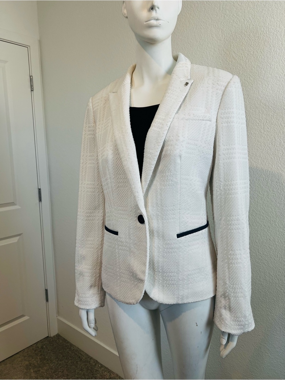 Tommy Hilfiger White Textured Blazer with Black Trim
